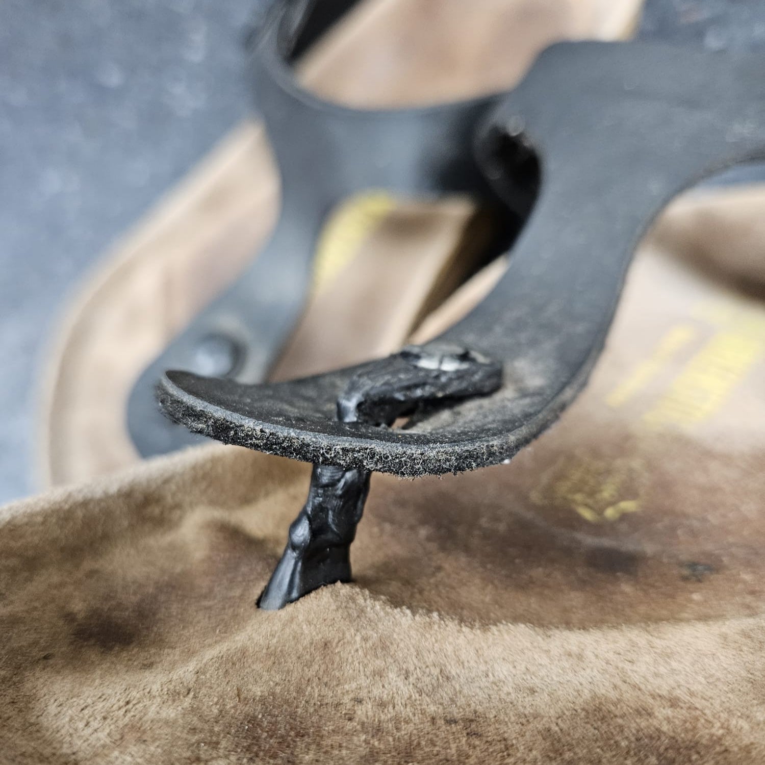 birkenstock-gizeh-sandal-toe-strap-repair