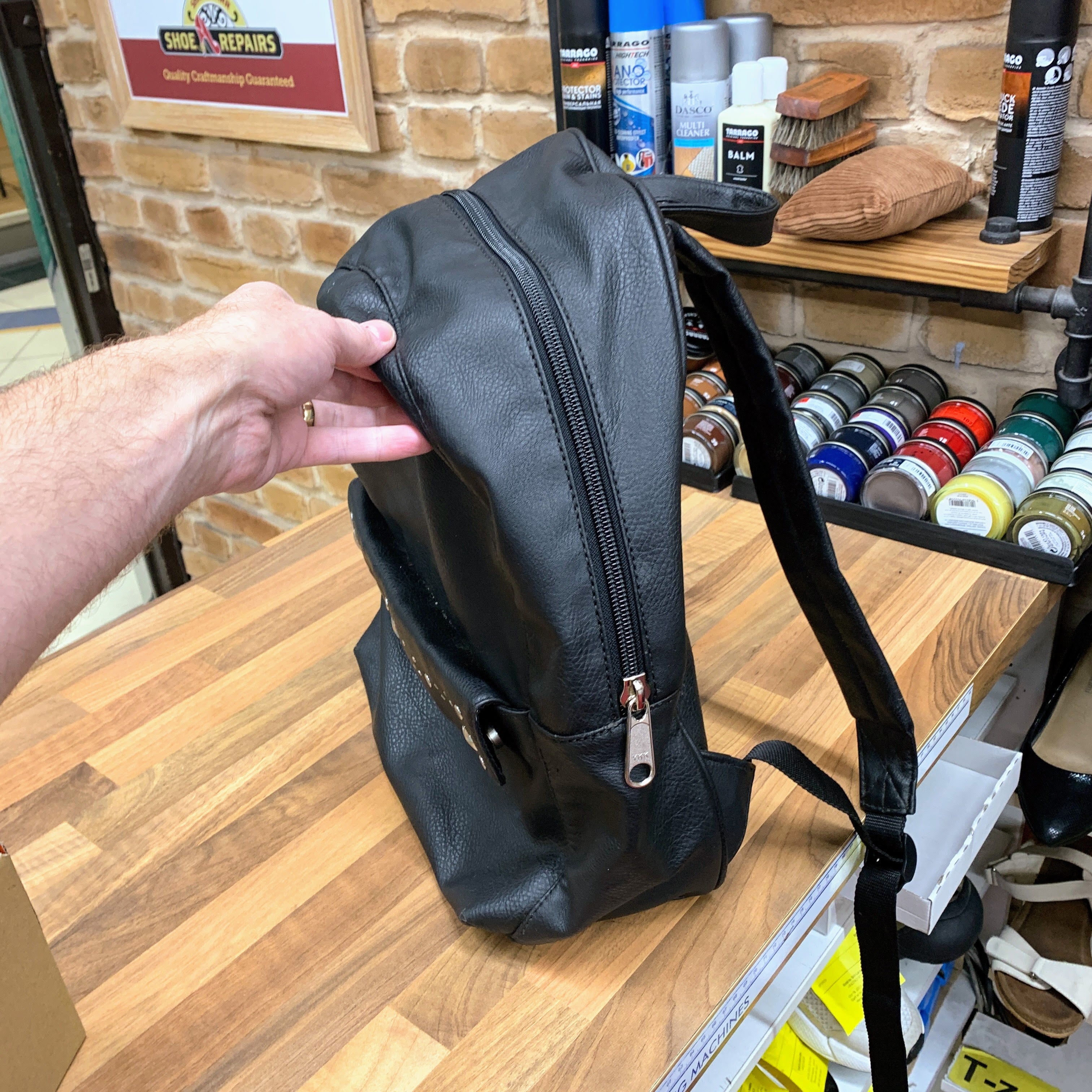 Leather bag zip 2025 repair near me